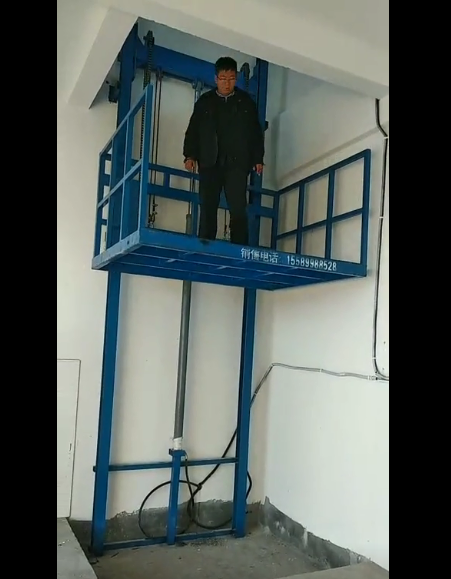 單體導軌式貨梯